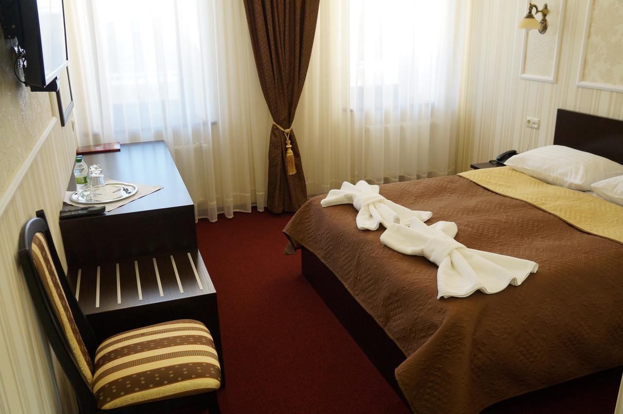 Best Hotel And Restaurant Complex Dunaivtsi Bagian luar foto