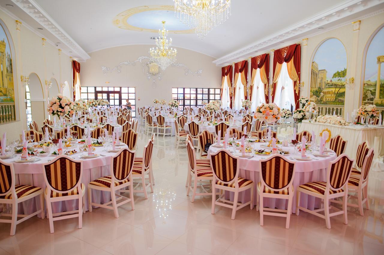 Best Hotel And Restaurant Complex Dunaivtsi Bagian luar foto