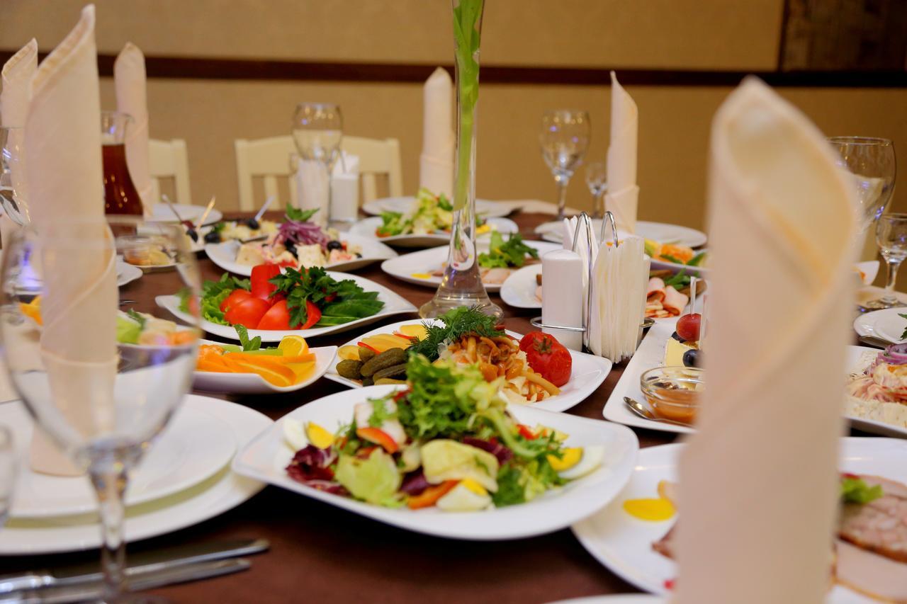 Best Hotel And Restaurant Complex Dunaivtsi Bagian luar foto