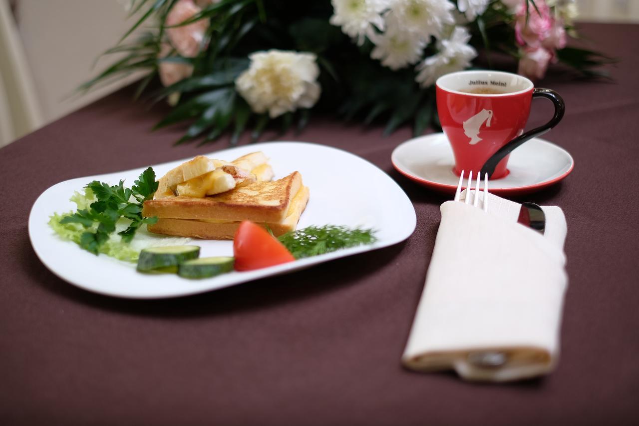Best Hotel And Restaurant Complex Dunaivtsi Bagian luar foto