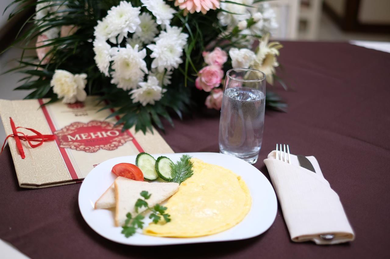 Best Hotel And Restaurant Complex Dunaivtsi Bagian luar foto