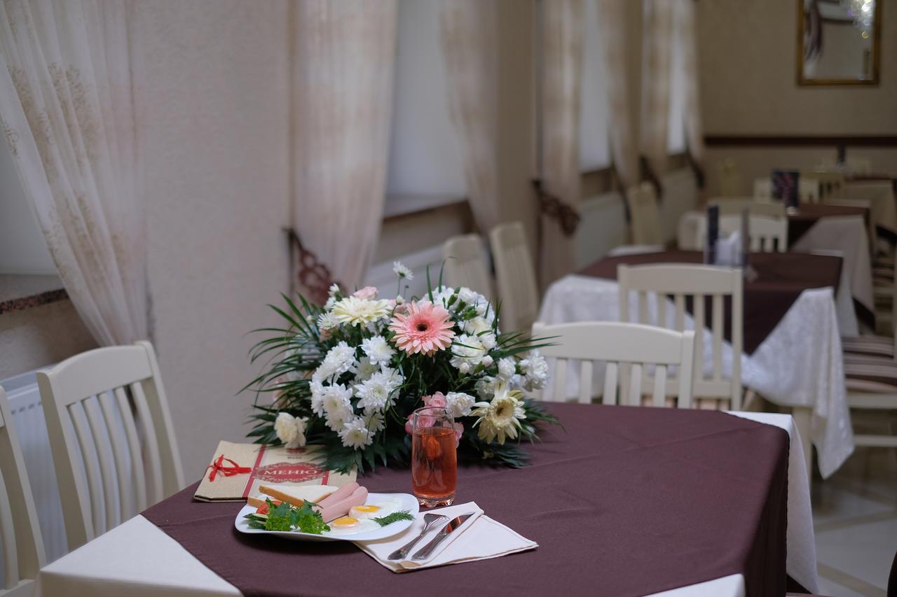 Best Hotel And Restaurant Complex Dunaivtsi Bagian luar foto
